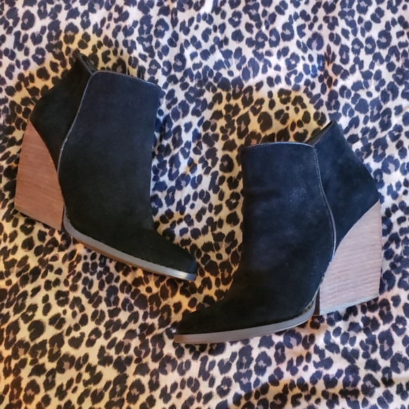 Very Volatile Whitby Boots, Size 8 - Picture 2 of 6